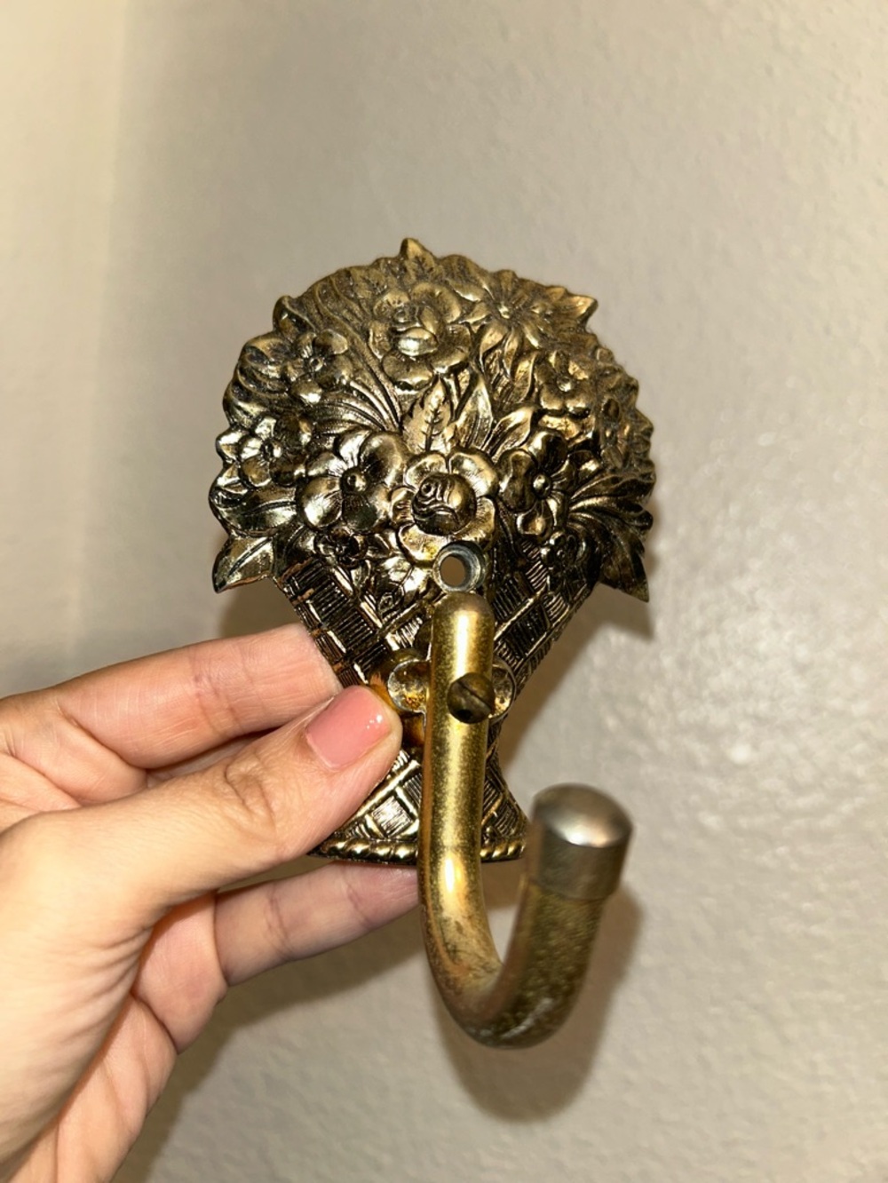 Vintage Ornate Floral Metal Wall Hook in Gold